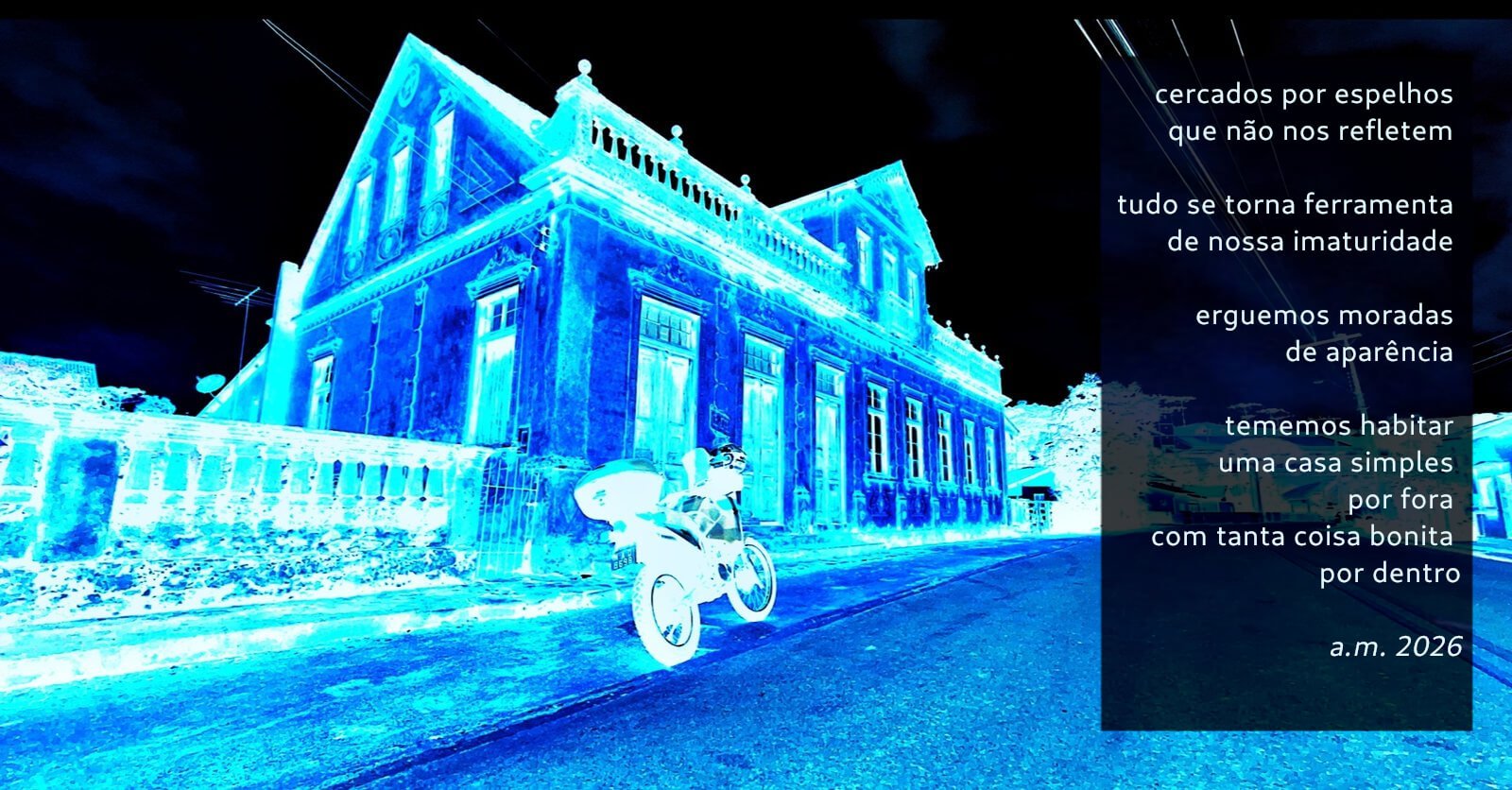 uma casa simples por fora e com tanta coisa bonita por dentro